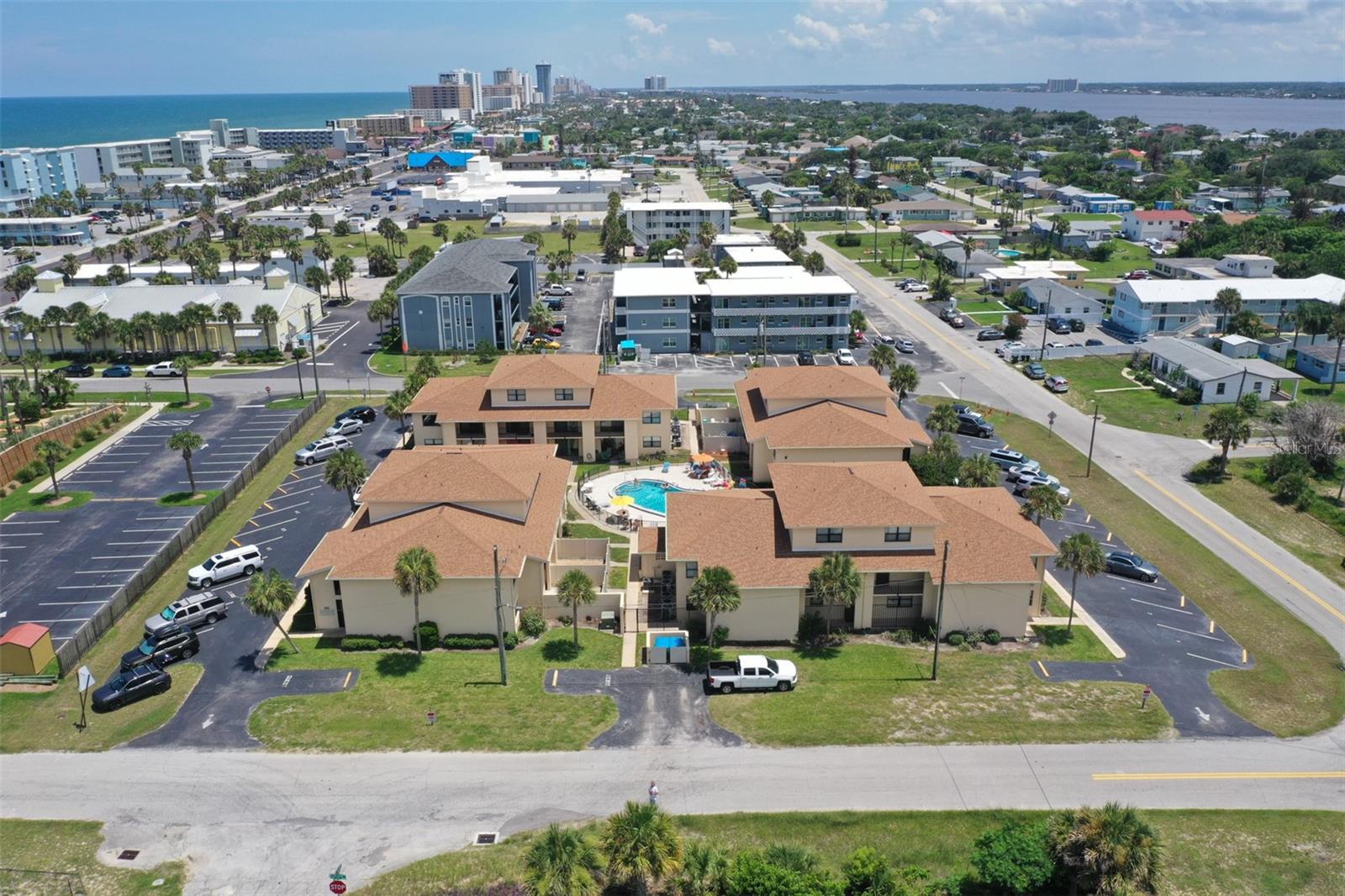 OASIS CONDO - Residential