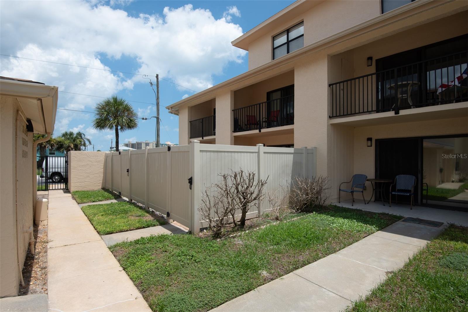 OASIS CONDO - Residential