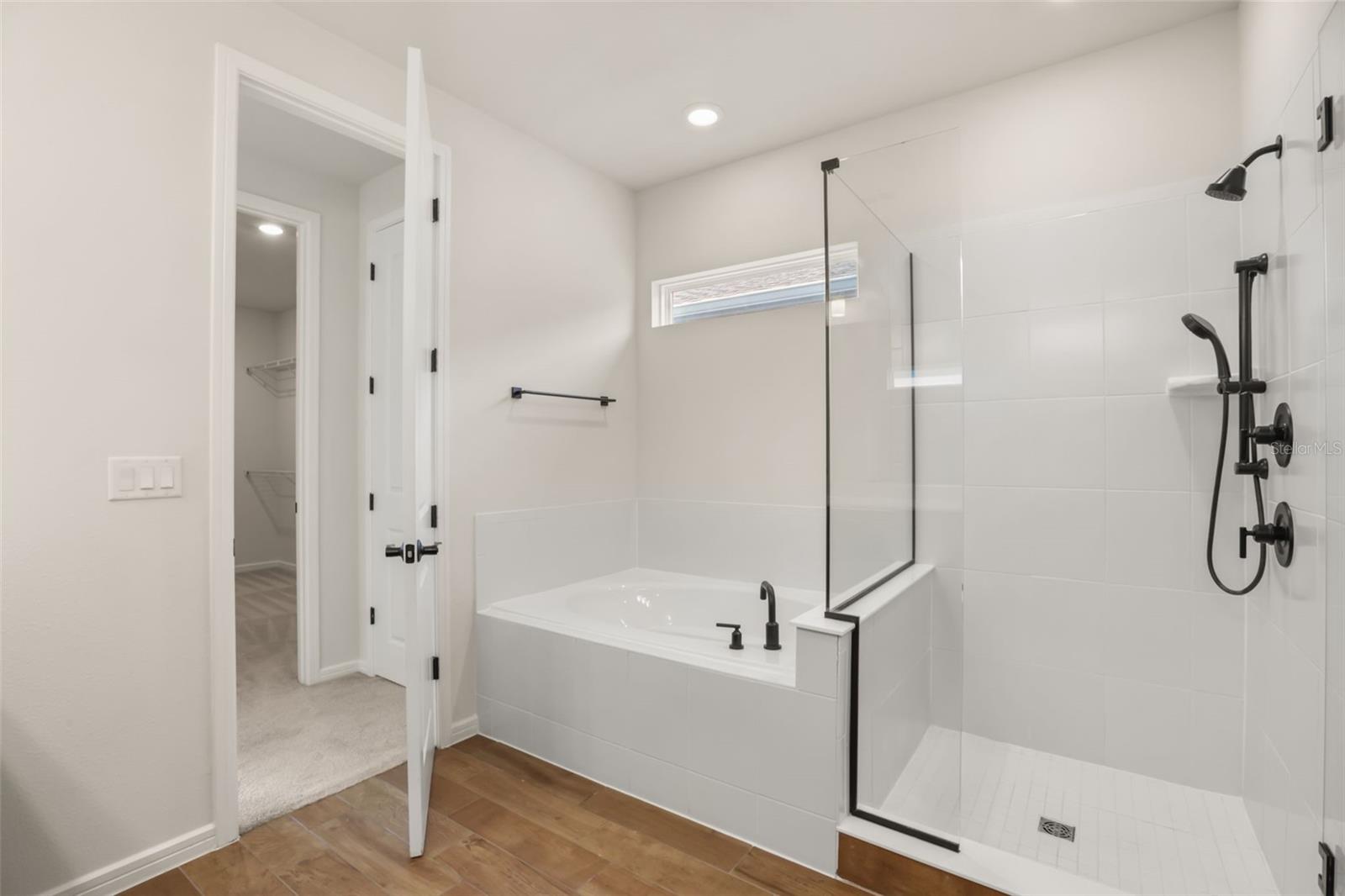 ISLES/LK NONA PH 3A - Residential Lease