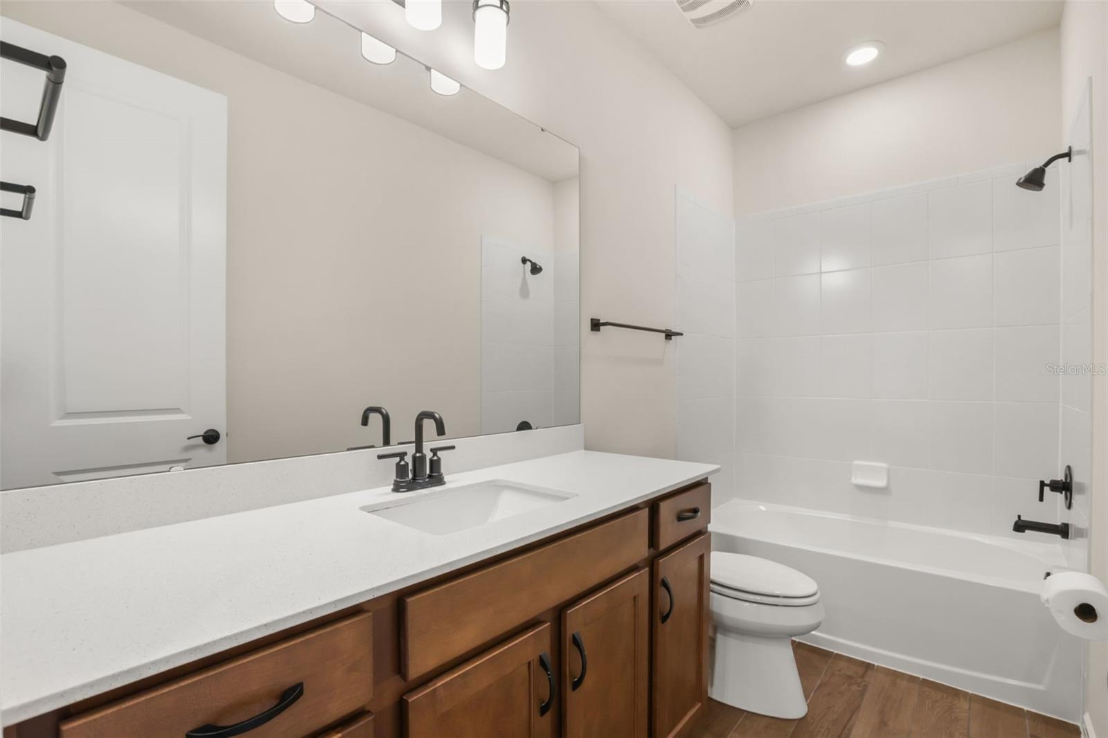 ISLES/LK NONA PH 3A - Residential Lease