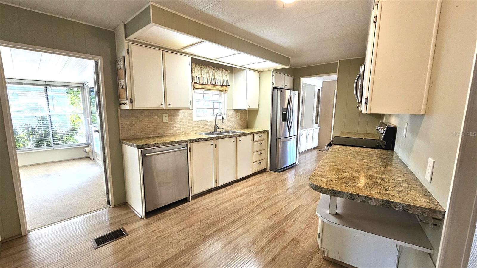 HOL MOB ESTATES 2ND ADD - Residential Lease