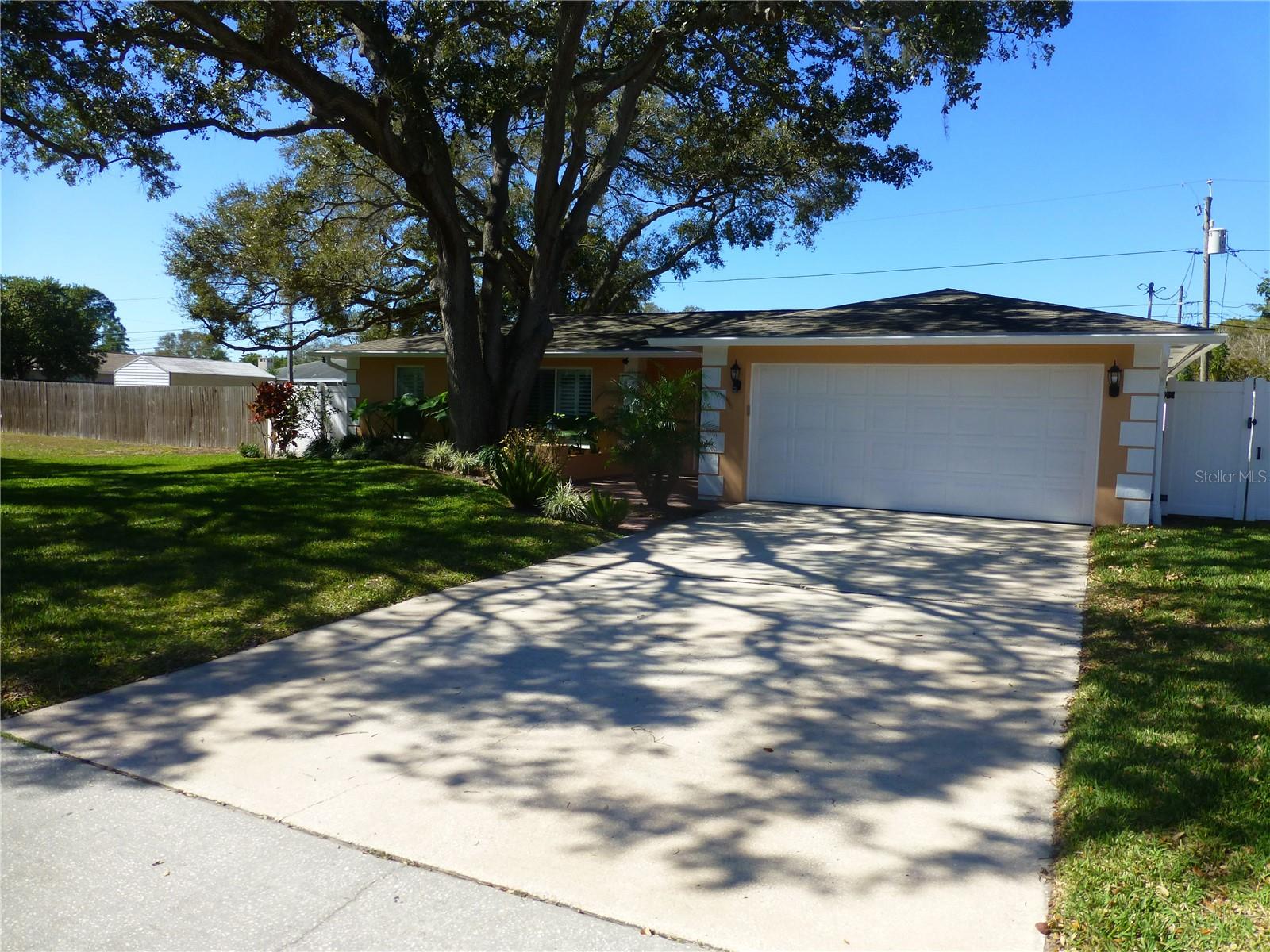 DUNEDIN MANOR SUB - Residential Lease