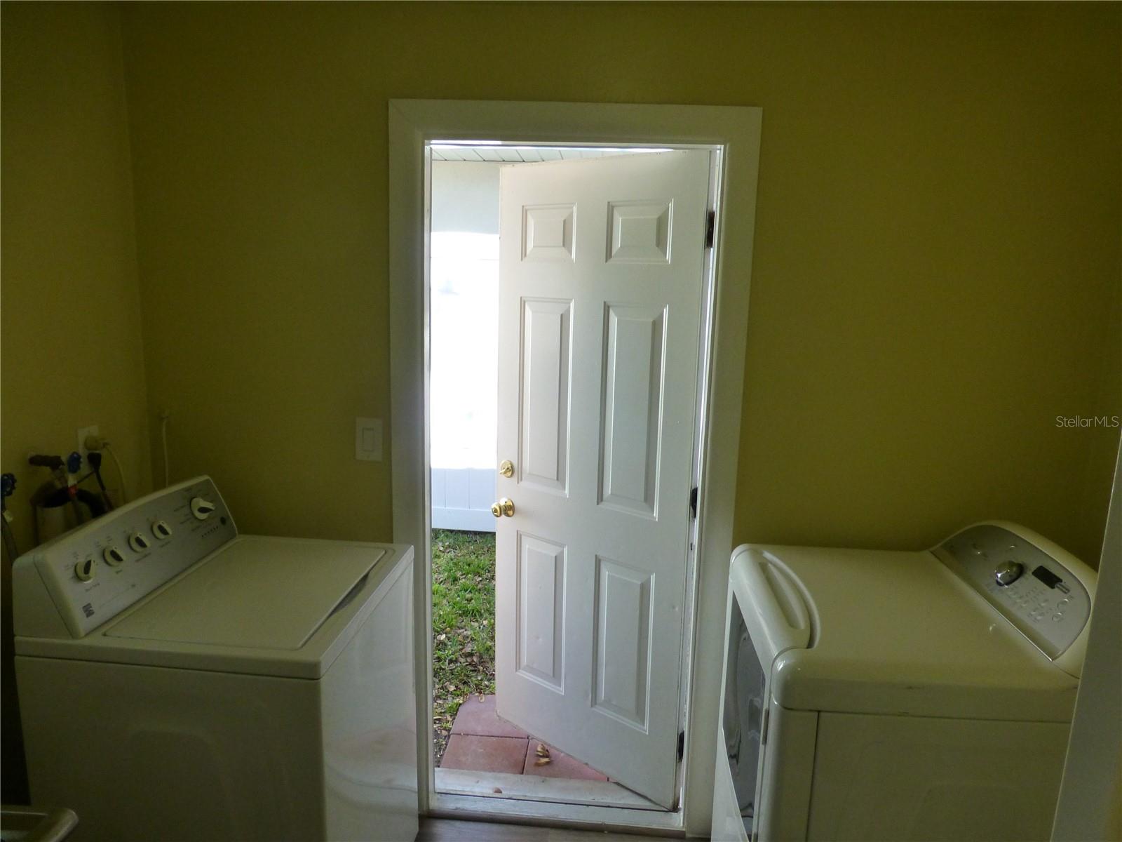 DUNEDIN MANOR SUB - Residential Lease
