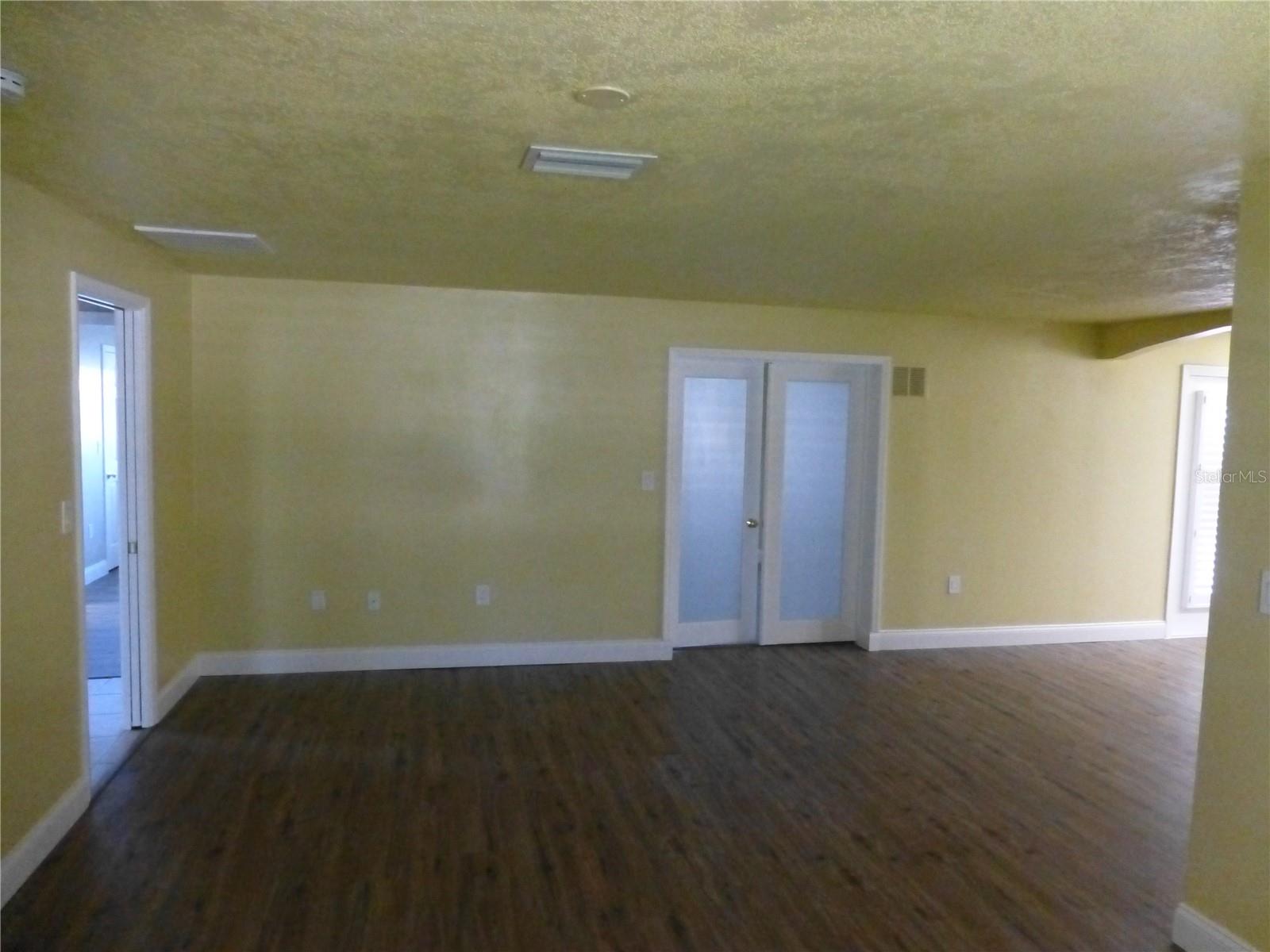 DUNEDIN MANOR SUB - Residential Lease