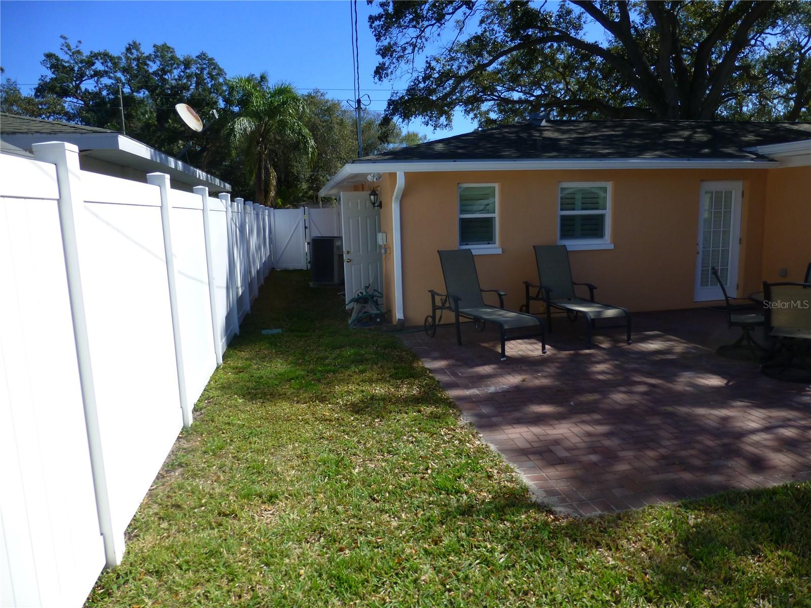 DUNEDIN MANOR SUB - Residential Lease