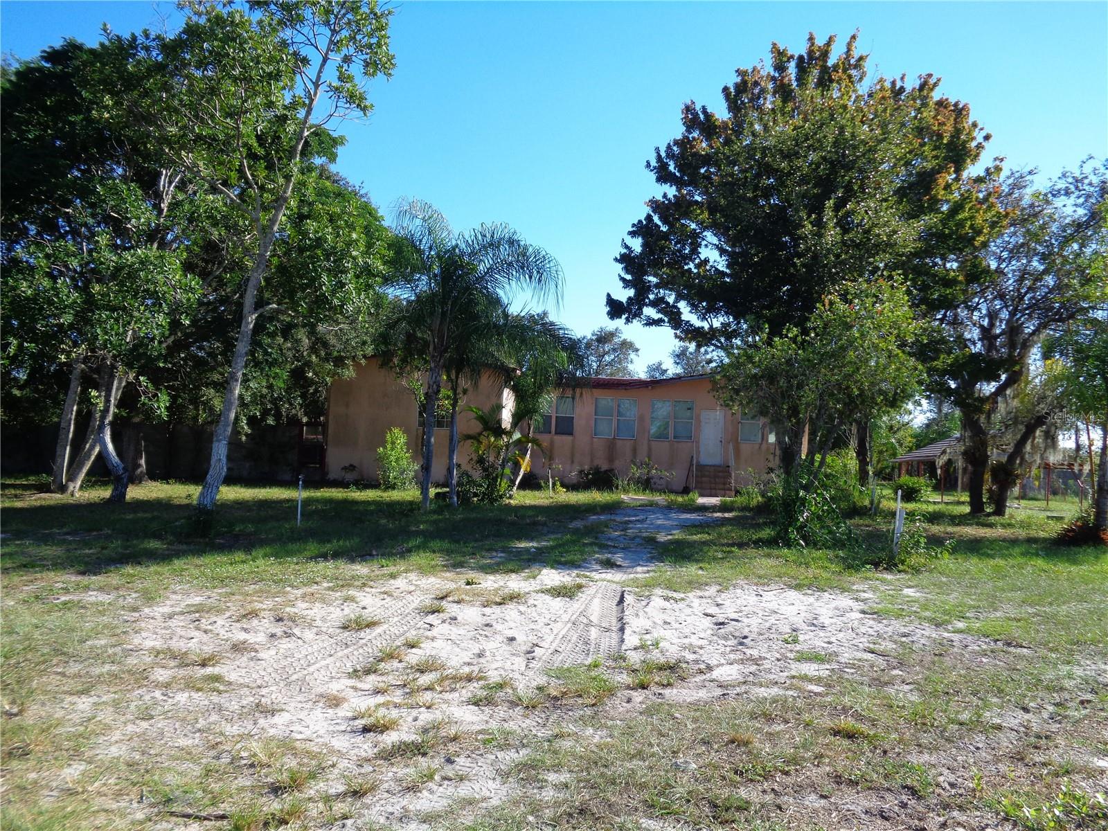 IF YOU ARE LOOKING FOR TRUE FLORIDA COUNTRY LIVING, SECLUDED, WHERE AT ANY MINUTE DEER & OTHER WILDLIFE STR0LS THROUGH YOUR YARD, THIS IS IT. THIS 3 BEDROOM MOBILE HOME HAS BEEN REMODEL EACH BEDROOM HAS ITS OWN FULL SIZE BATH. YOU HAVE OVER AN ACRE OF LAND.  THIS IS A CASH, AS IS PROPERTY.