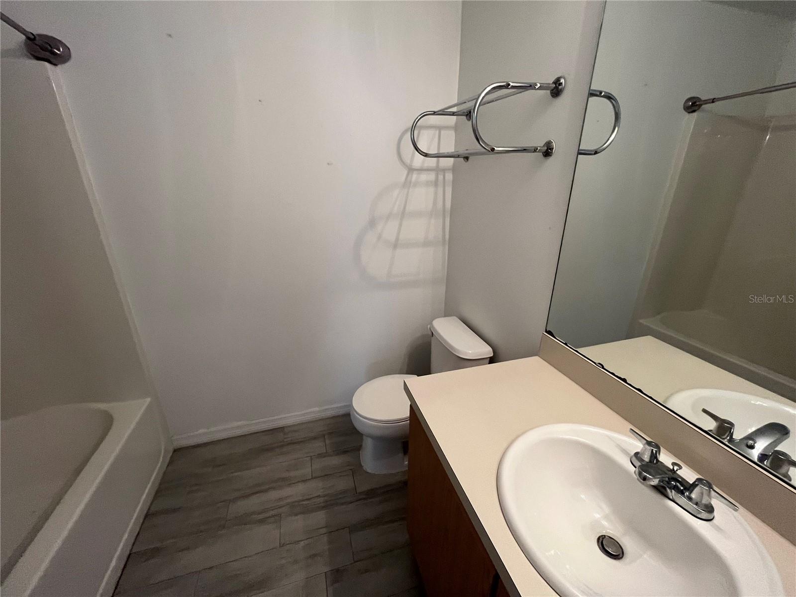 DEAN WOODS RESERVE - Residential Lease