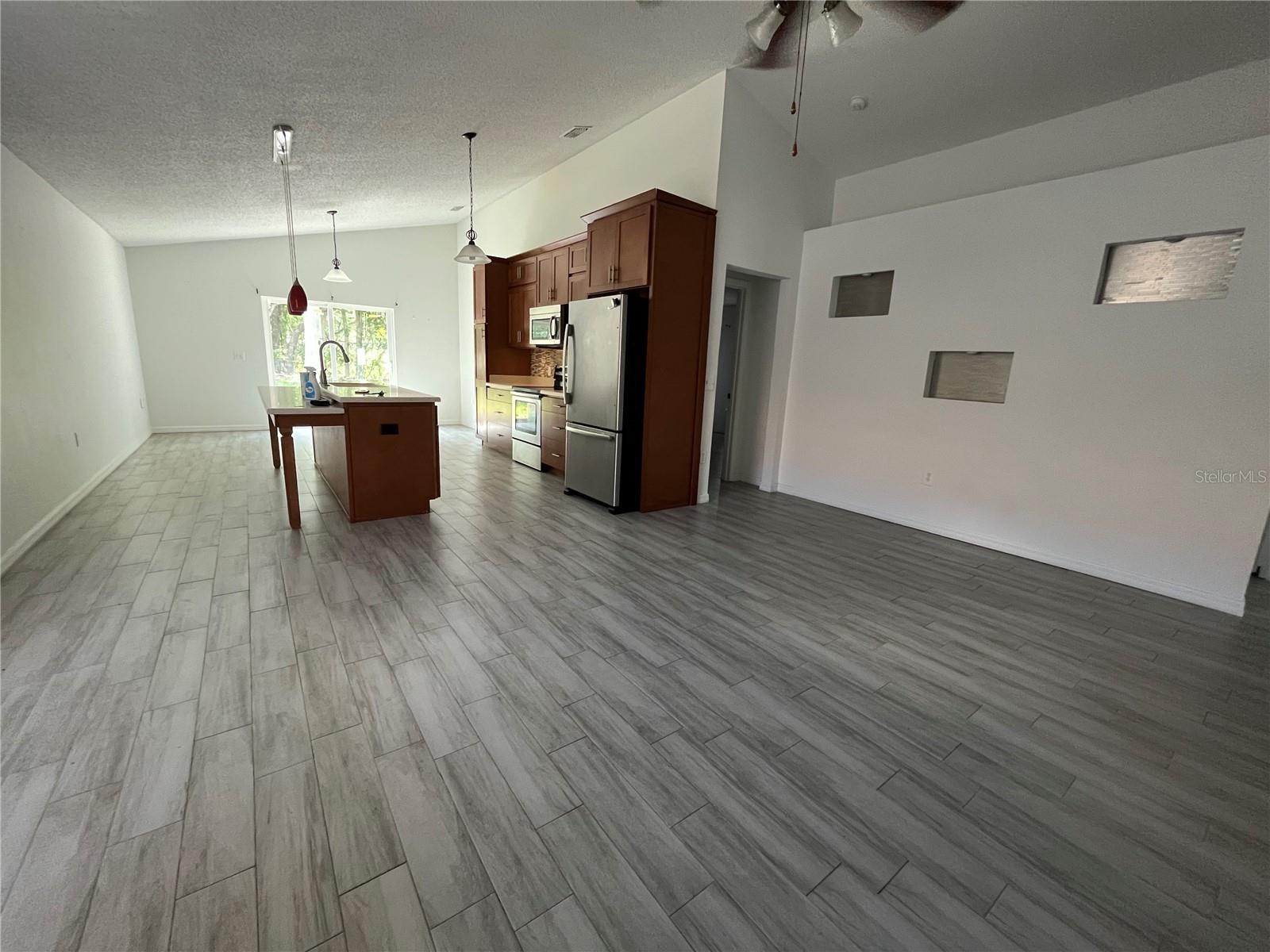 DEAN WOODS RESERVE - Residential Lease
