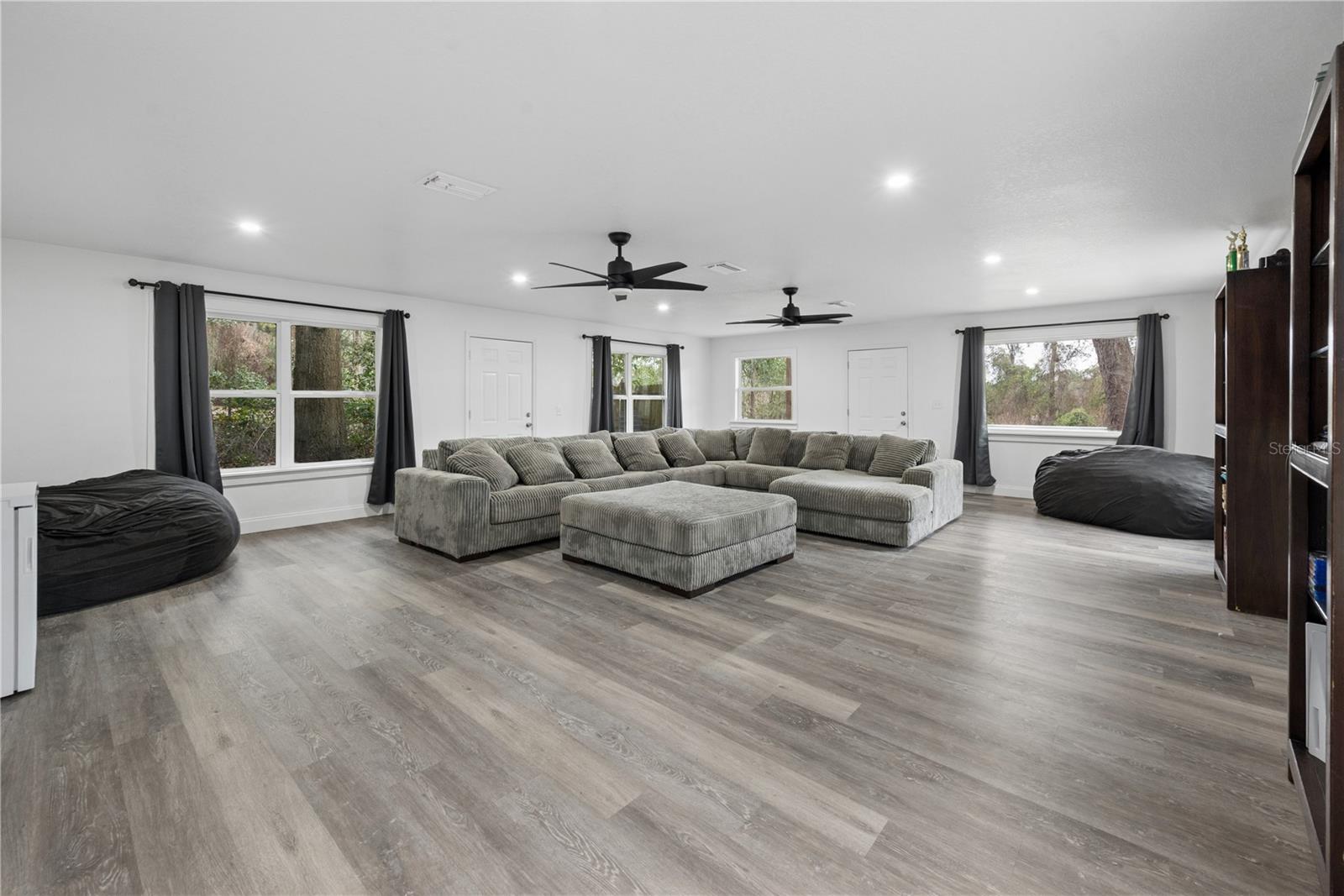 LAKEVIEW HLNDS - Residential