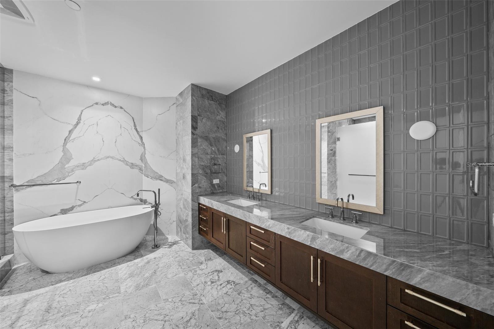 RITZ CARLTON RESIDENCES 2002 - Residential