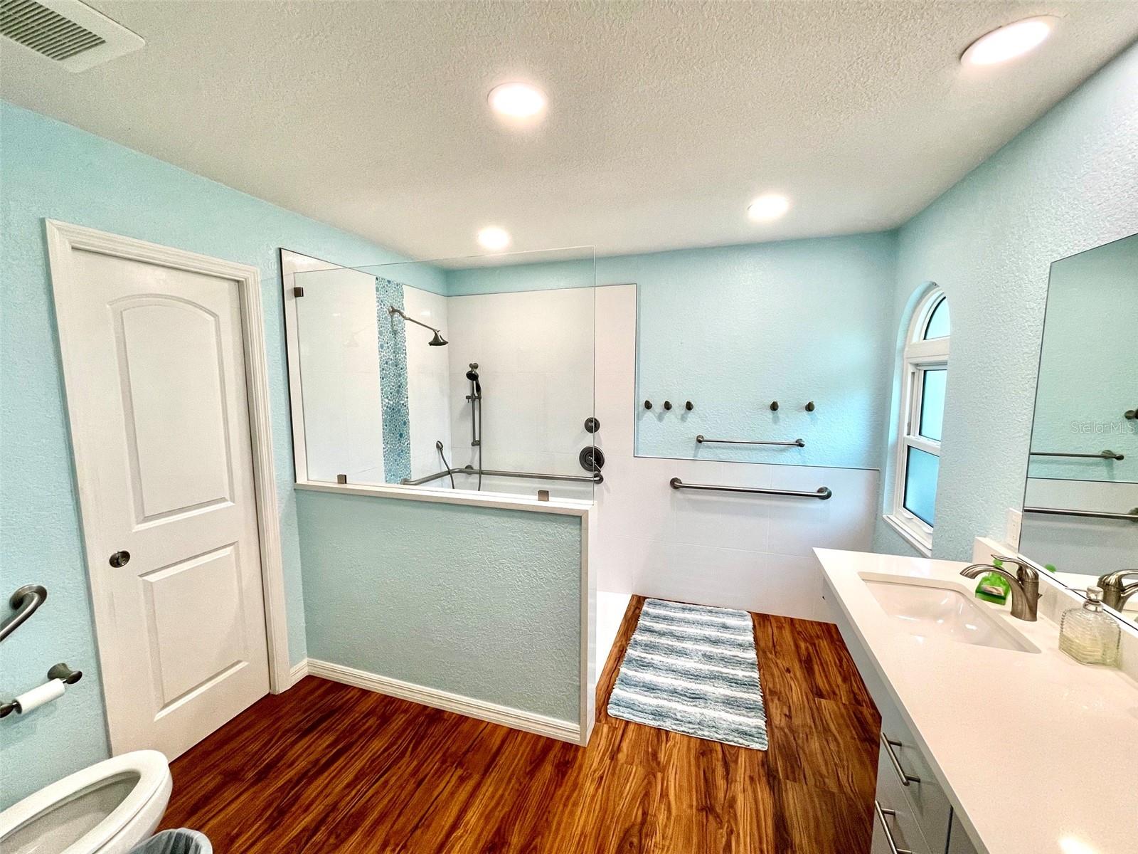 HOURGLASS LAKE ESTATES - Residential