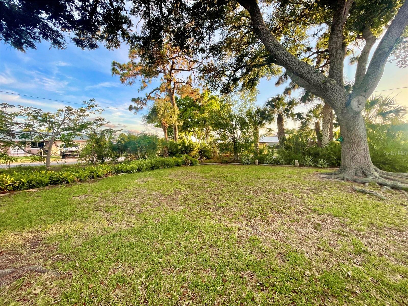 HOURGLASS LAKE ESTATES - Residential