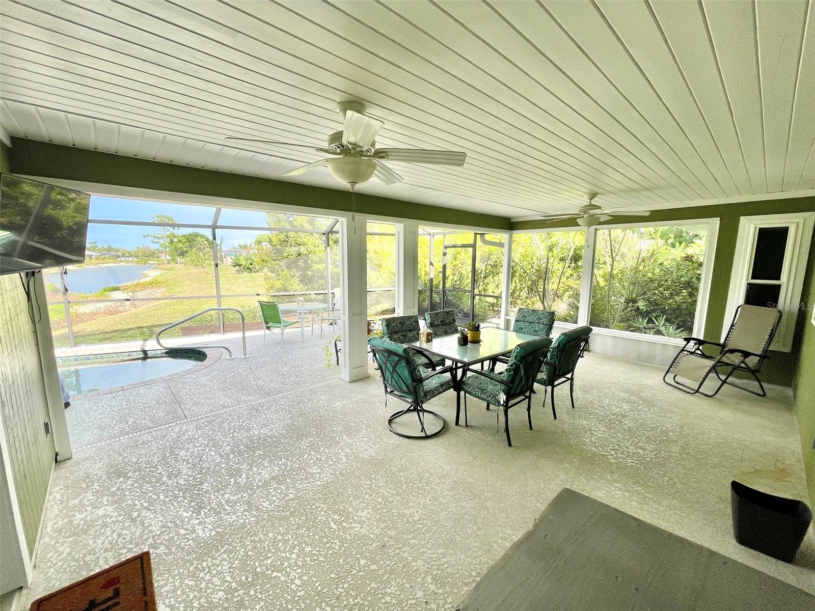 HOURGLASS LAKE ESTATES - Residential