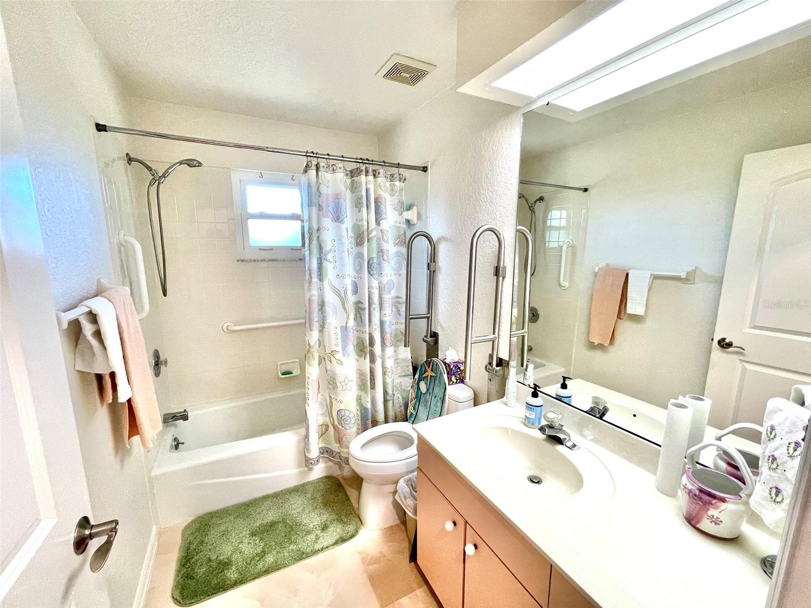 HOURGLASS LAKE ESTATES - Residential