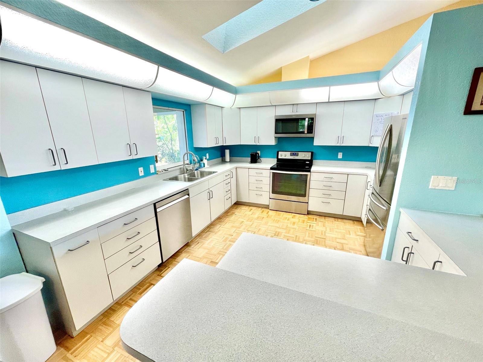 HOURGLASS LAKE ESTATES - Residential