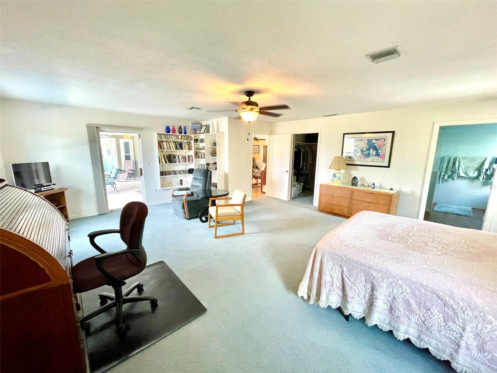 HOURGLASS LAKE ESTATES - Residential