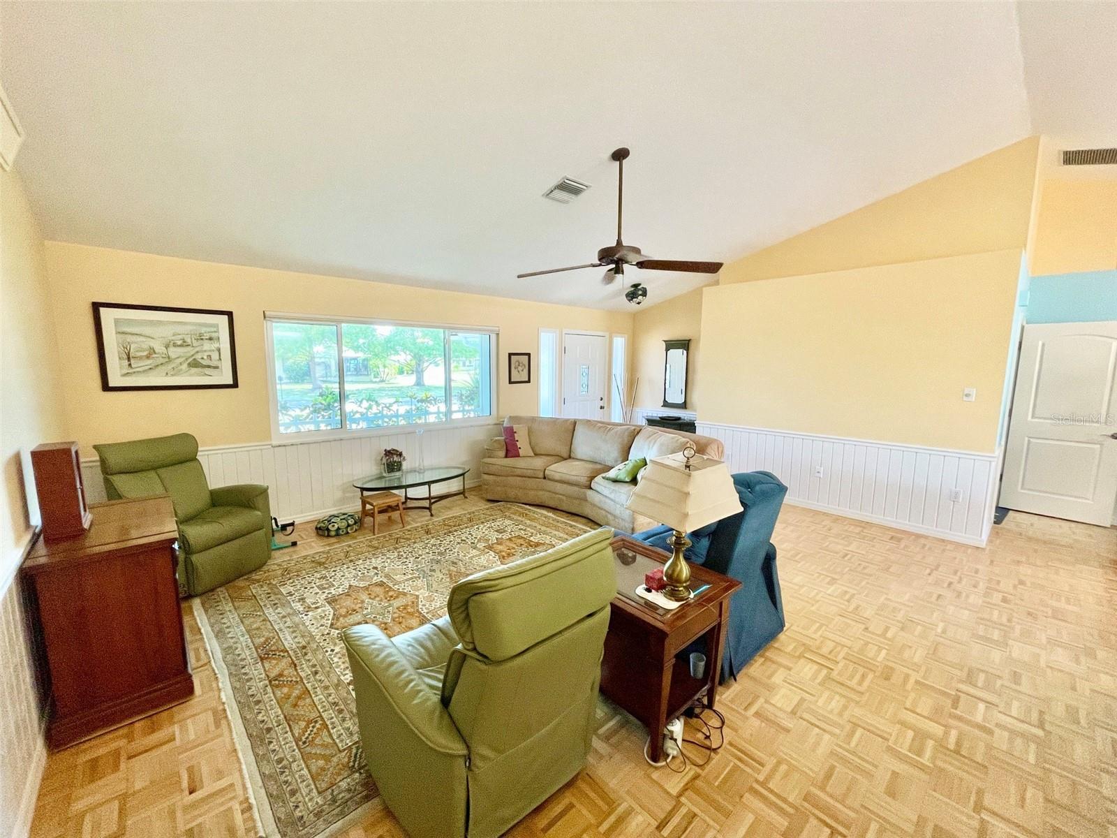 HOURGLASS LAKE ESTATES - Residential