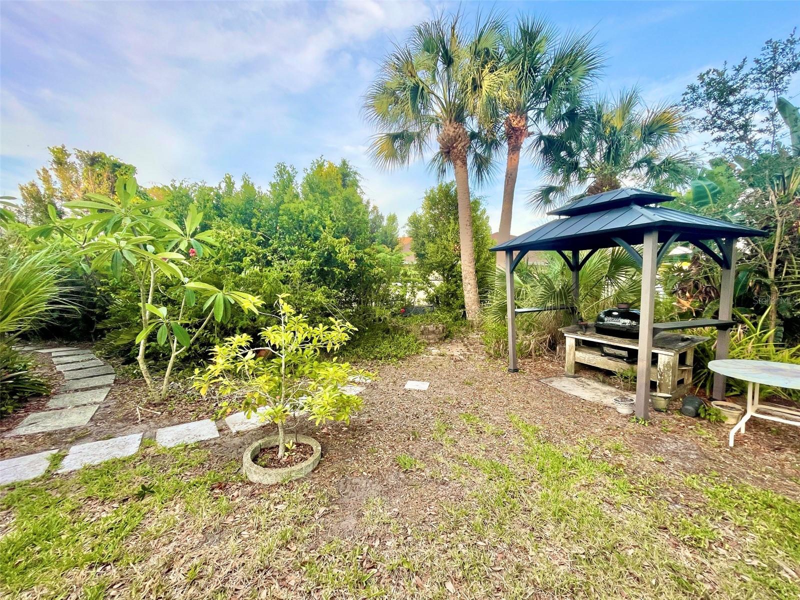 HOURGLASS LAKE ESTATES - Residential