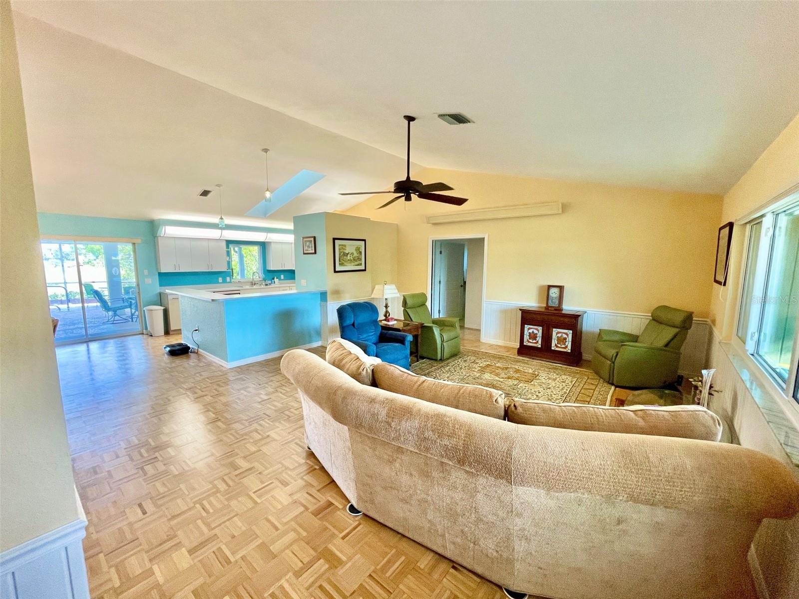 HOURGLASS LAKE ESTATES - Residential