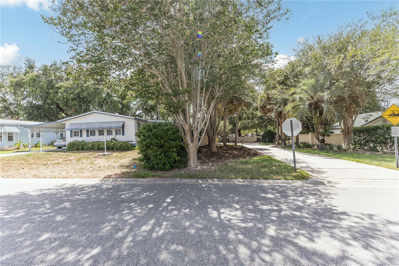 LADY LAKE ORANGE BLOSSOM GARDENS UNIT 13 - Residential Lease