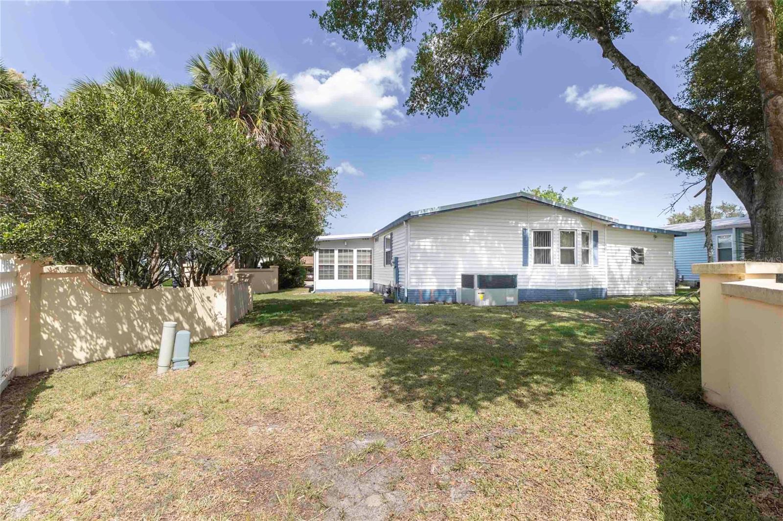LADY LAKE ORANGE BLOSSOM GARDENS UNIT 13 - Residential Lease