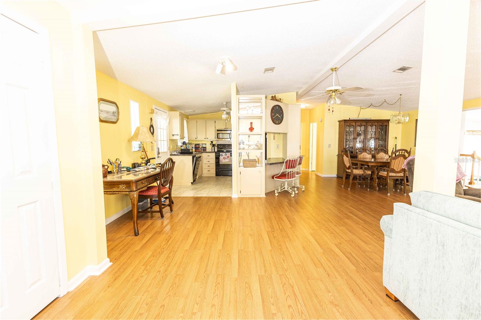 LADY LAKE ORANGE BLOSSOM GARDENS UNIT 13 - Residential Lease