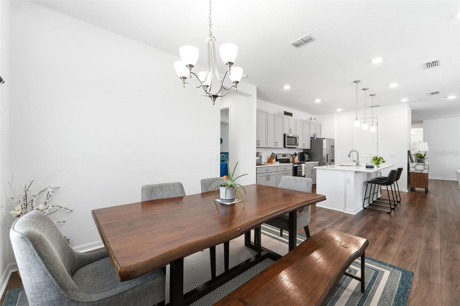 LINCOLN OAKS - Residential