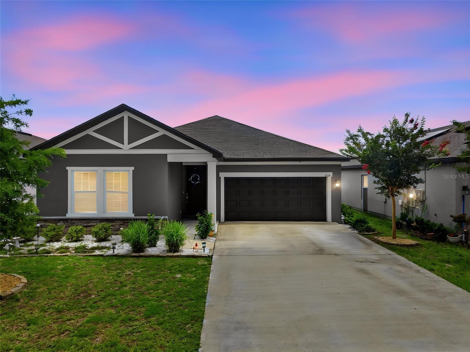 LINCOLN OAKS - Residential