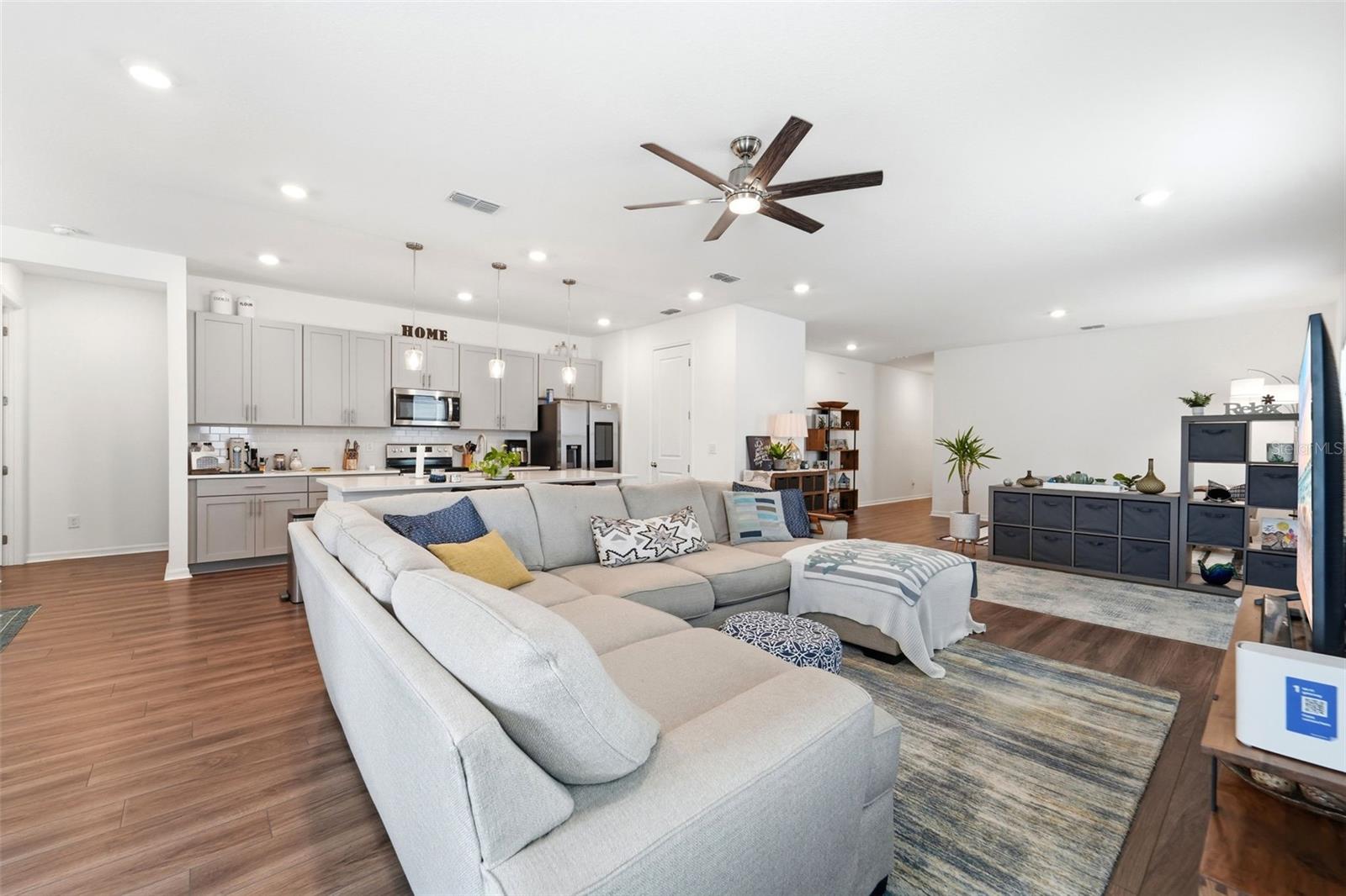 LINCOLN OAKS - Residential