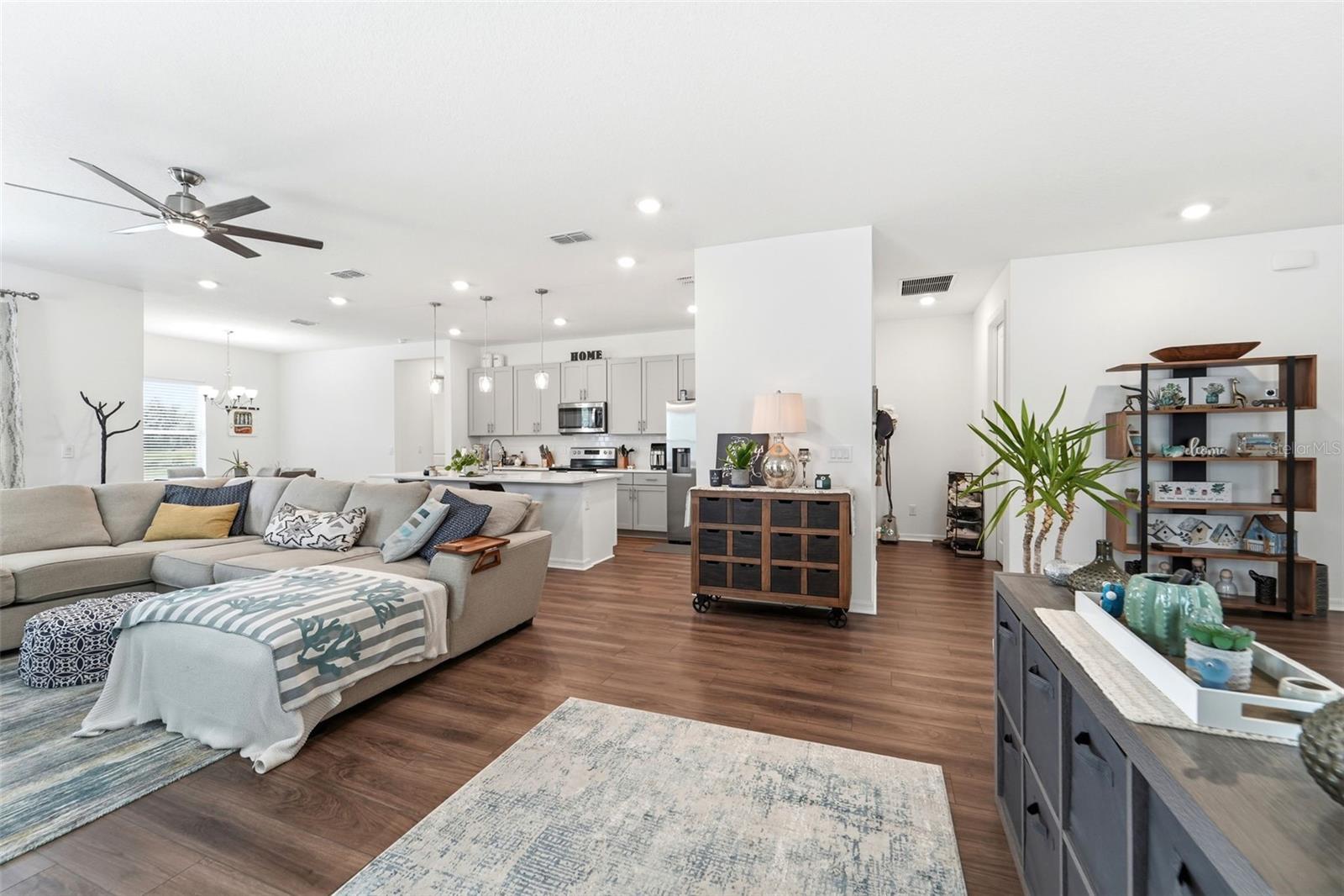 LINCOLN OAKS - Residential