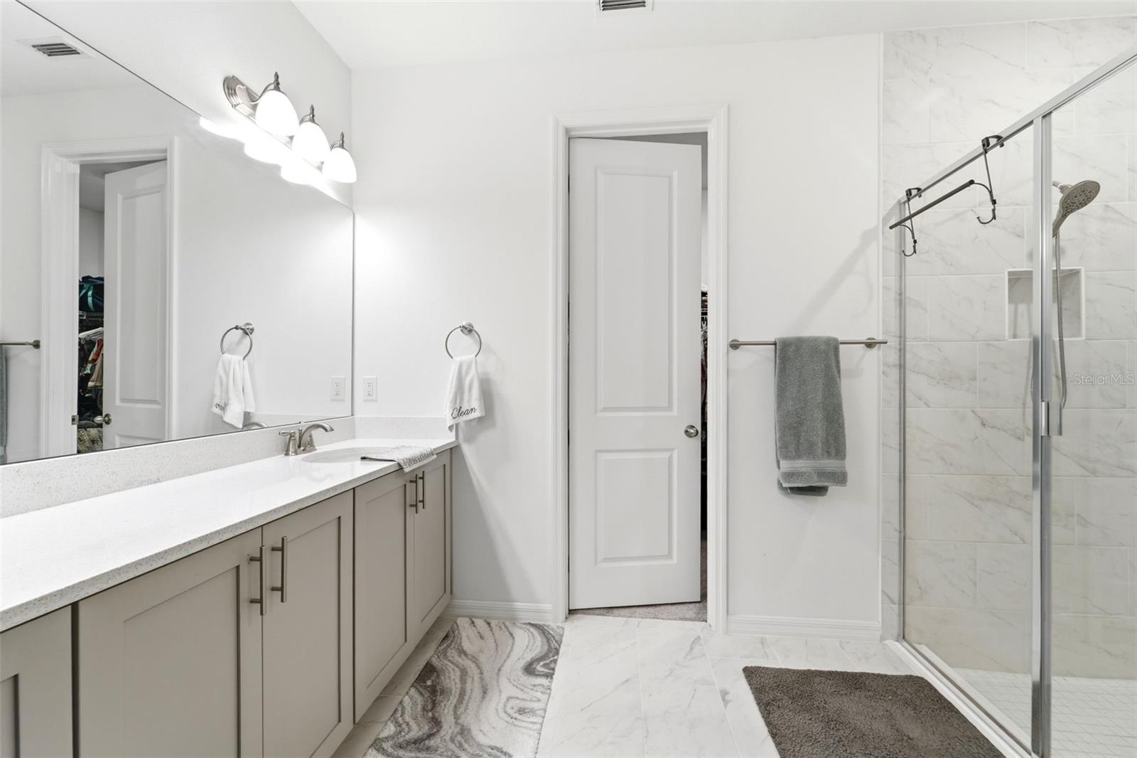 LINCOLN OAKS - Residential