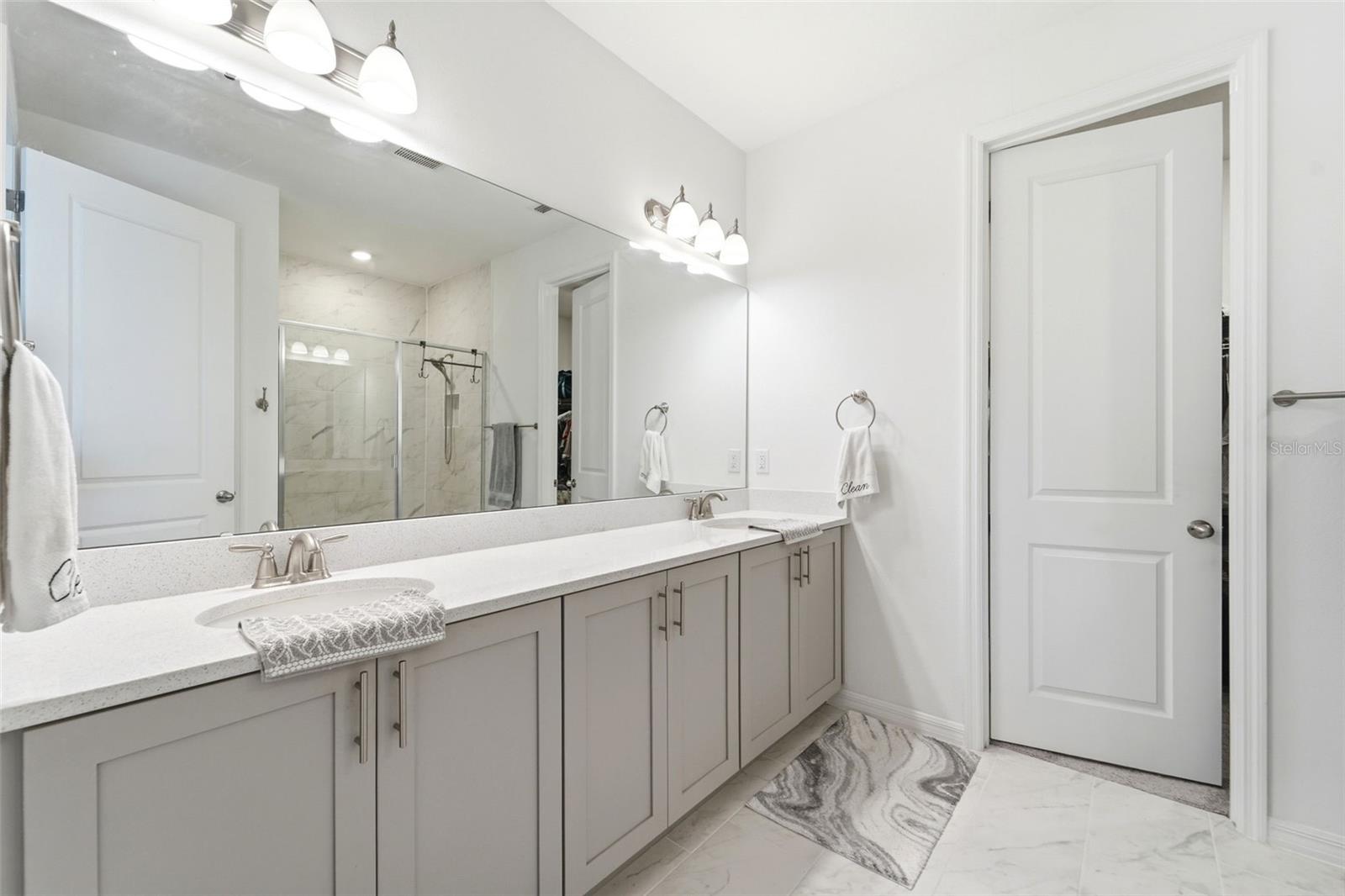 LINCOLN OAKS - Residential
