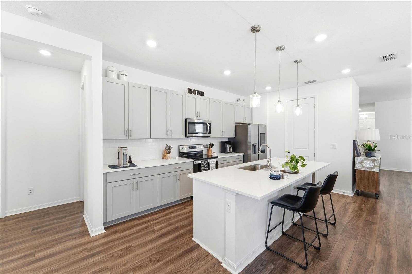 LINCOLN OAKS - Residential