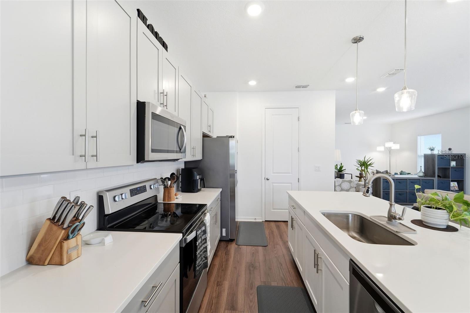 LINCOLN OAKS - Residential