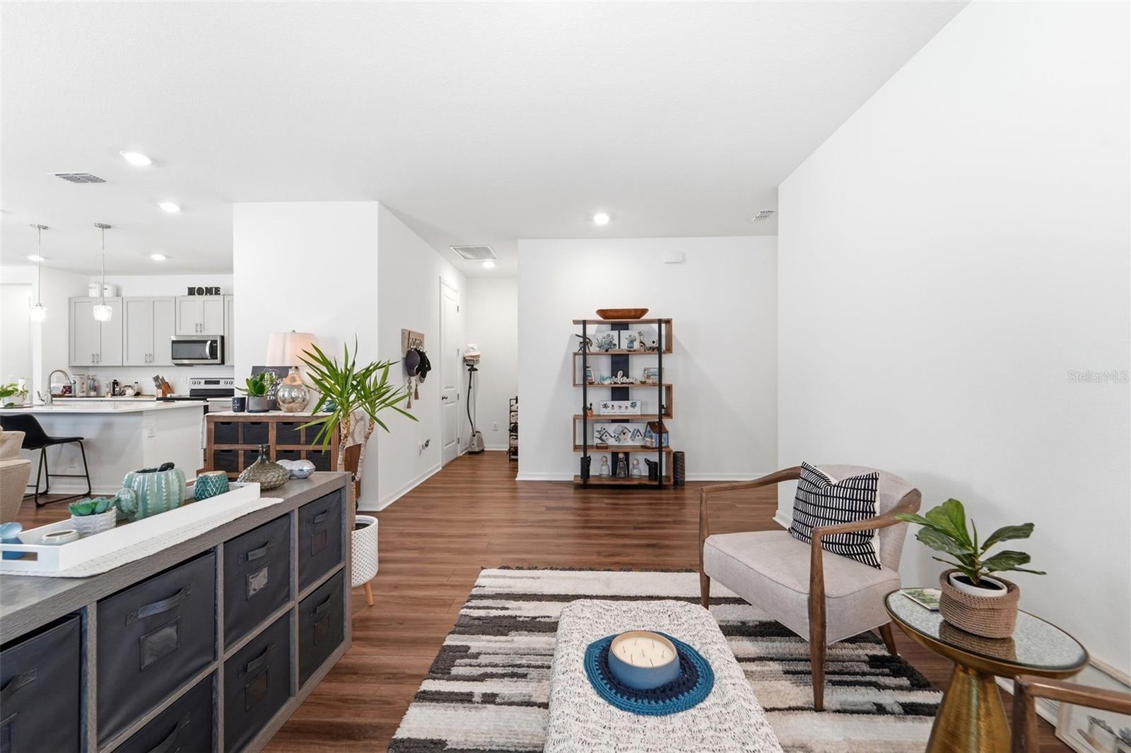 LINCOLN OAKS - Residential