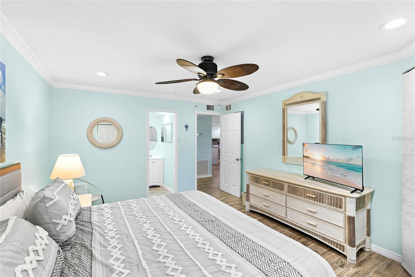 WESTBAY POINT & MOORINGS II - Residential