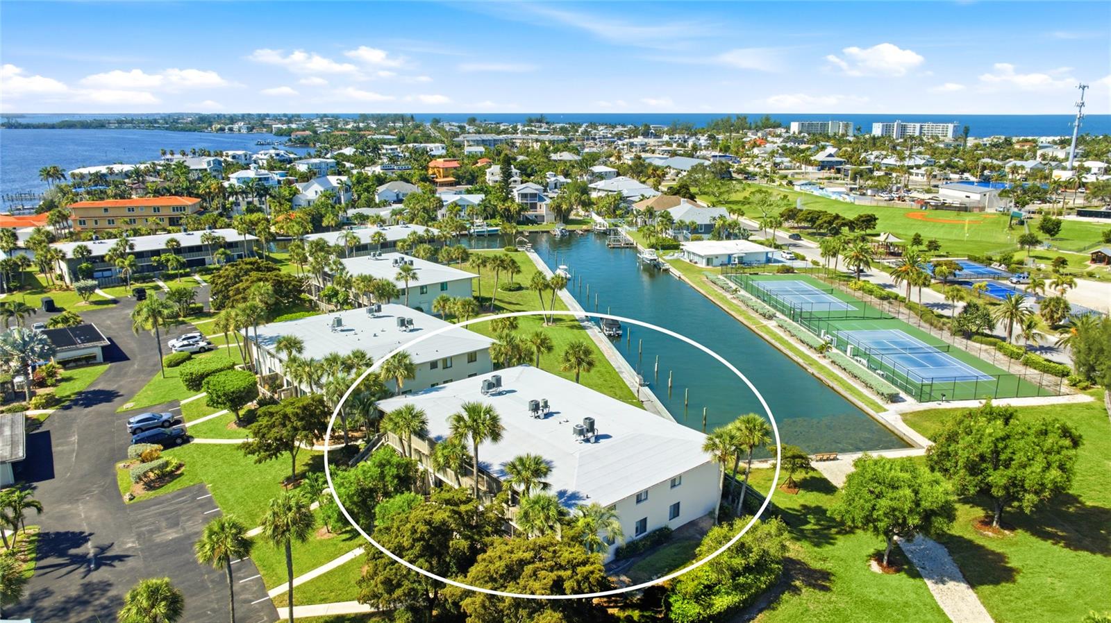 WESTBAY POINT & MOORINGS II - Residential