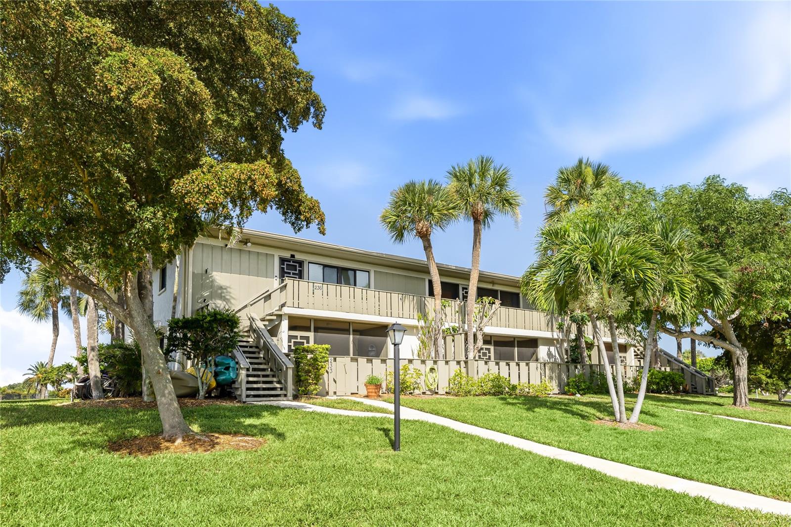 WESTBAY POINT & MOORINGS II - Residential