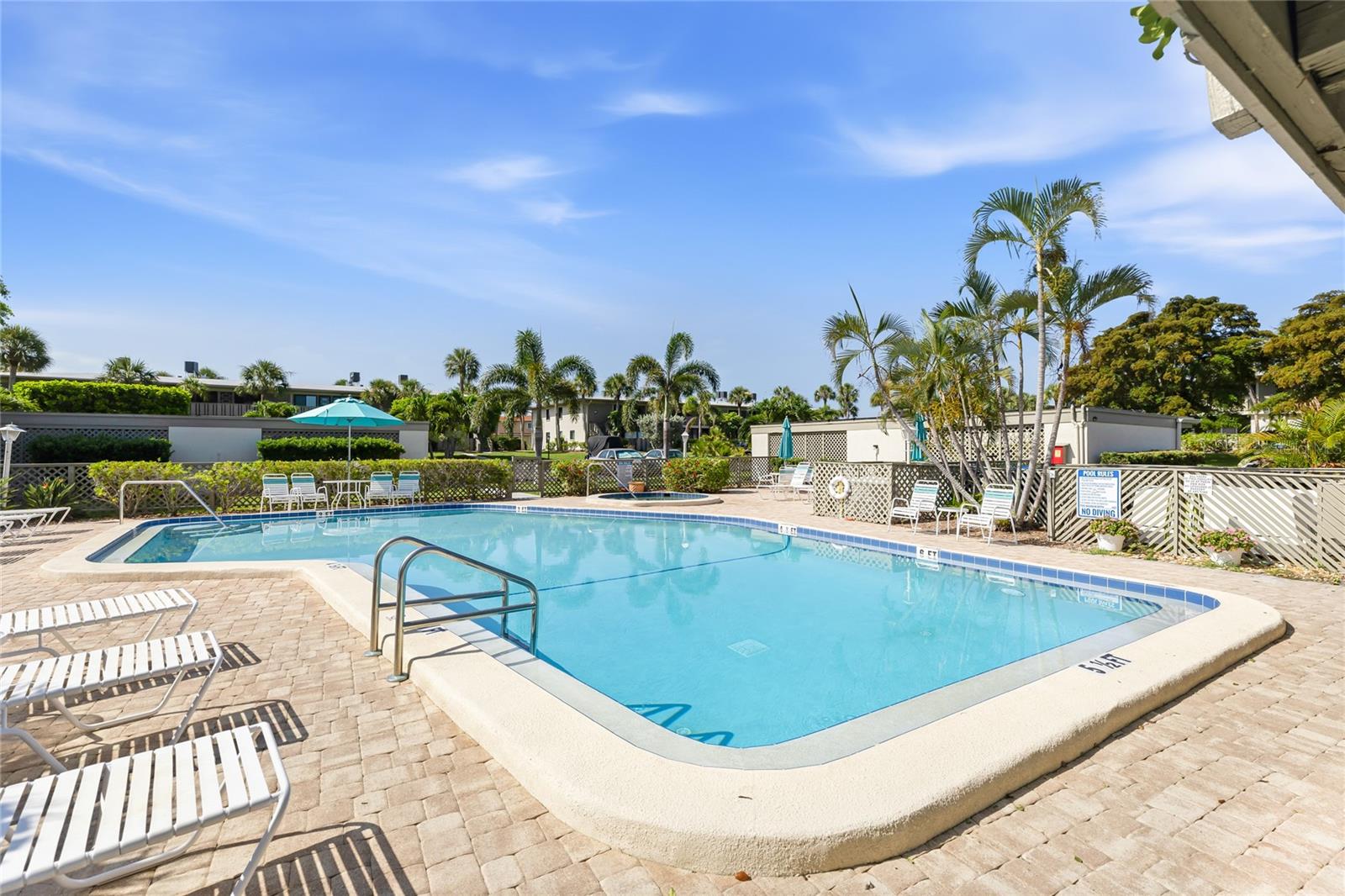 WESTBAY POINT & MOORINGS II - Residential