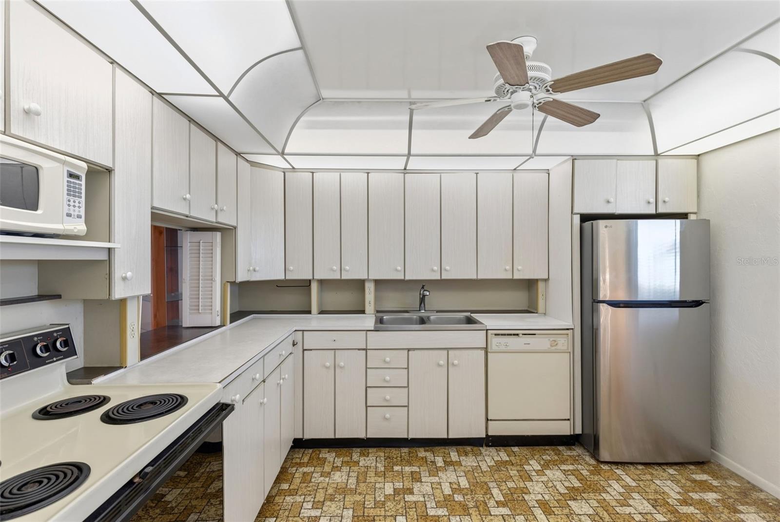 WATERWAY WEST CONDO - Residential