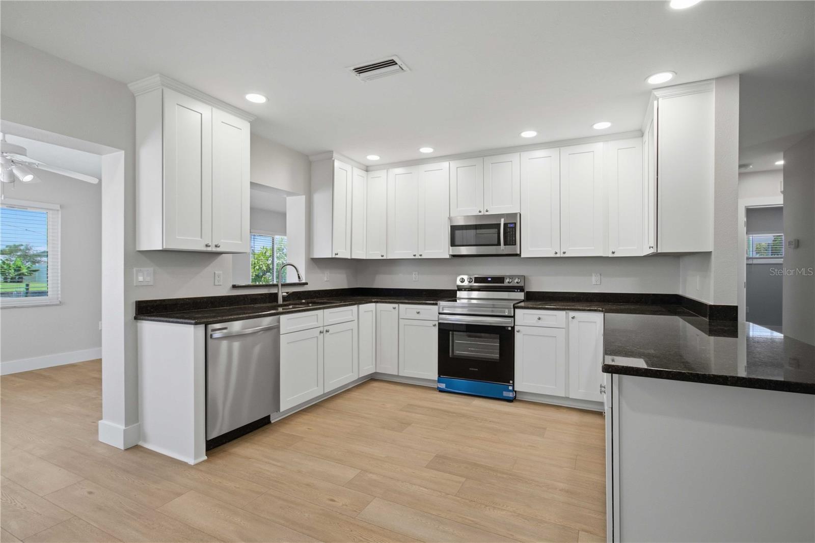 RIVERSIDE SHORES - Residential