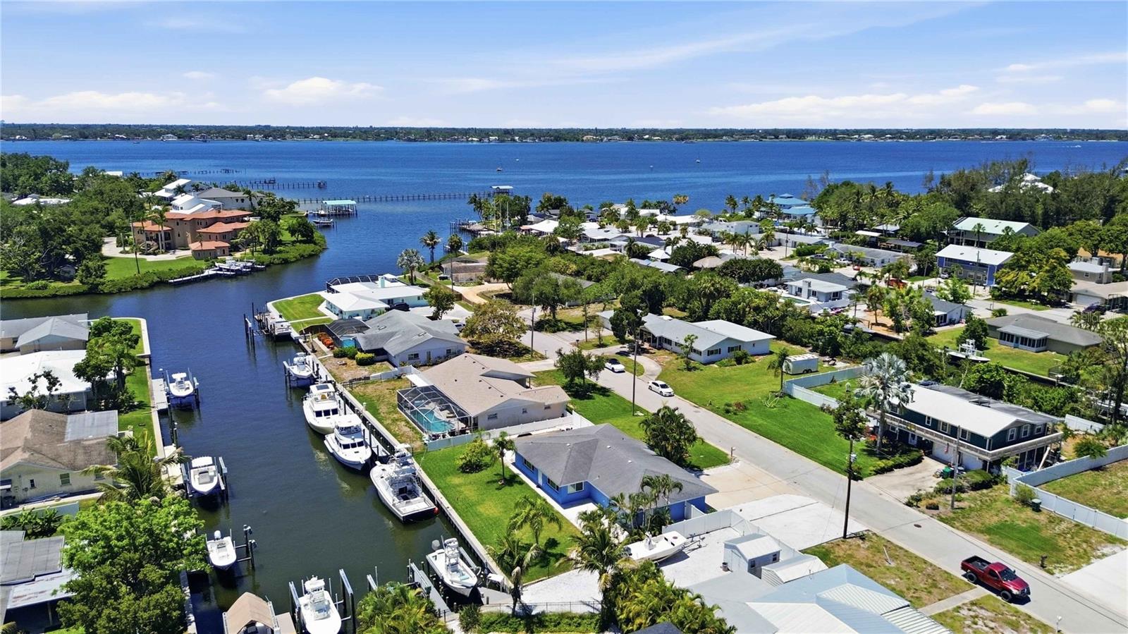 RIVERSIDE SHORES - Residential