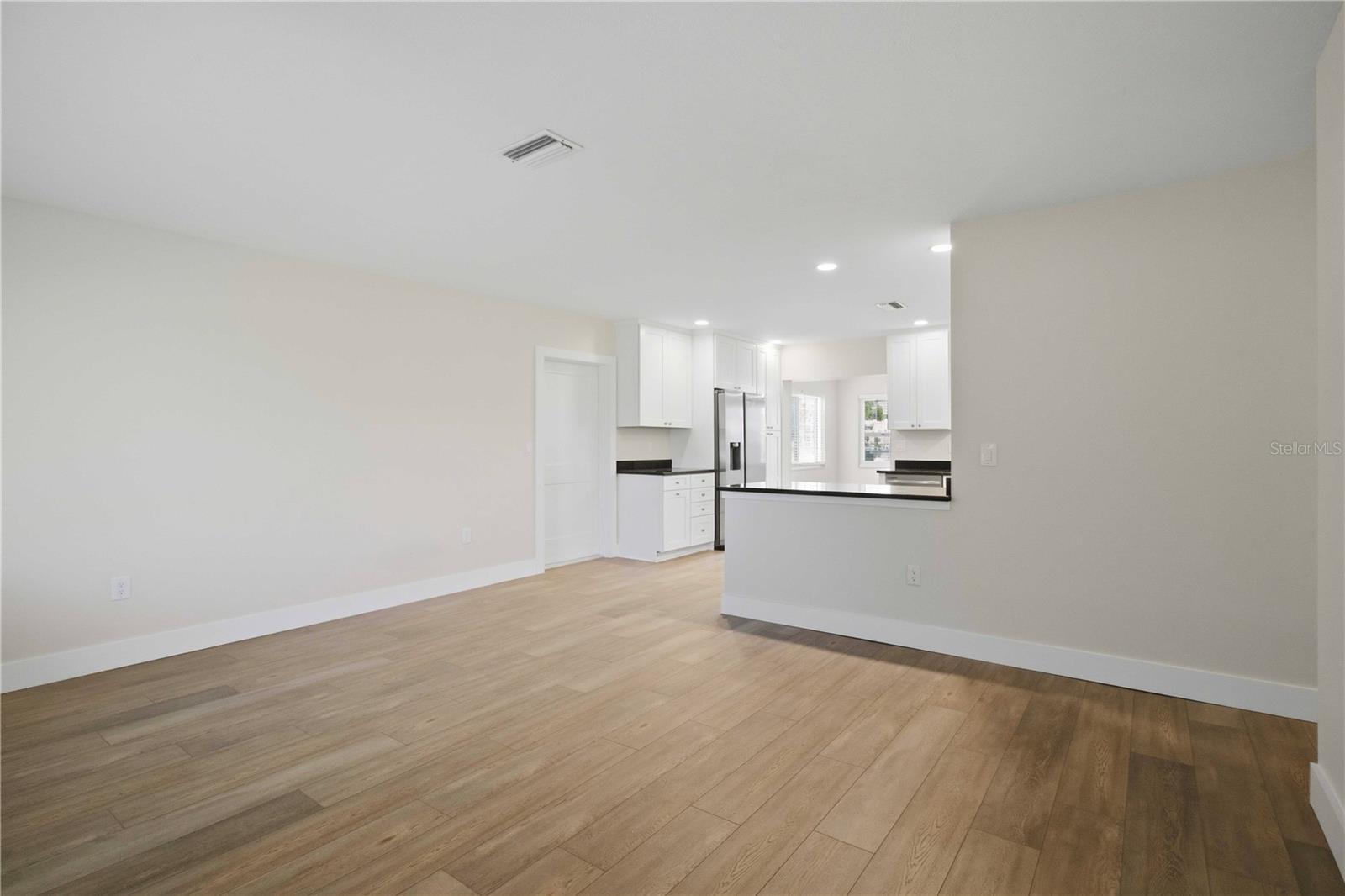 RIVERSIDE SHORES - Residential