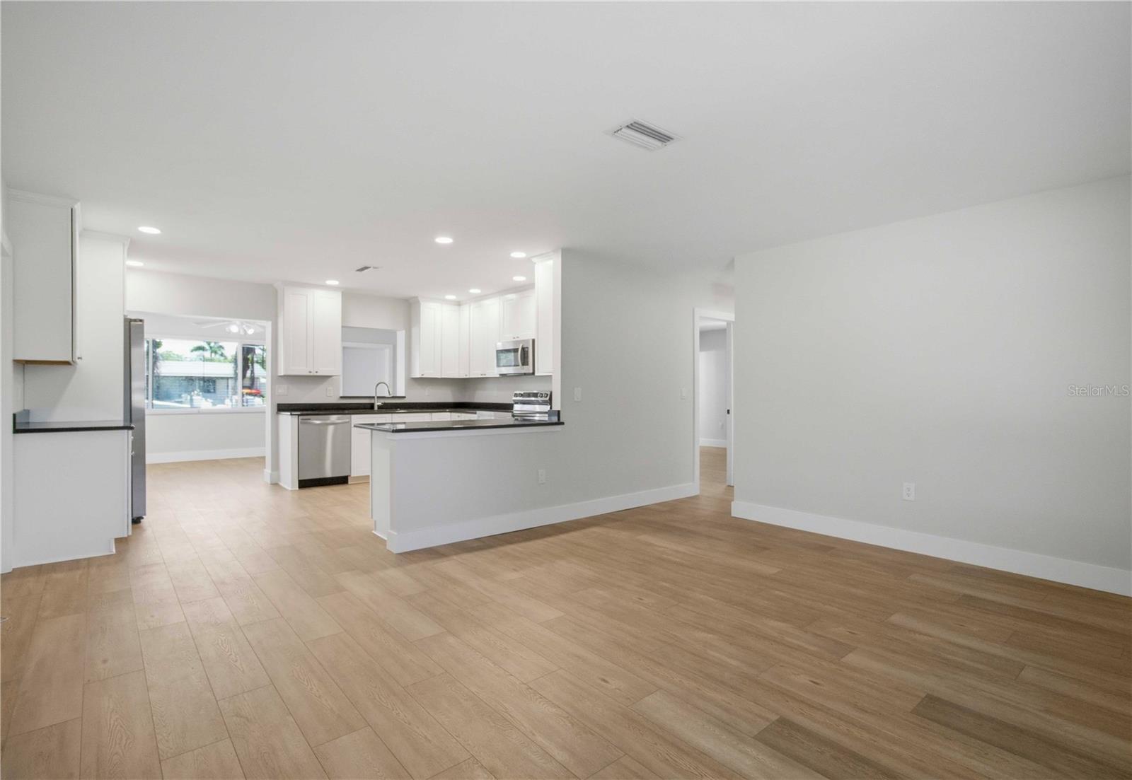 RIVERSIDE SHORES - Residential