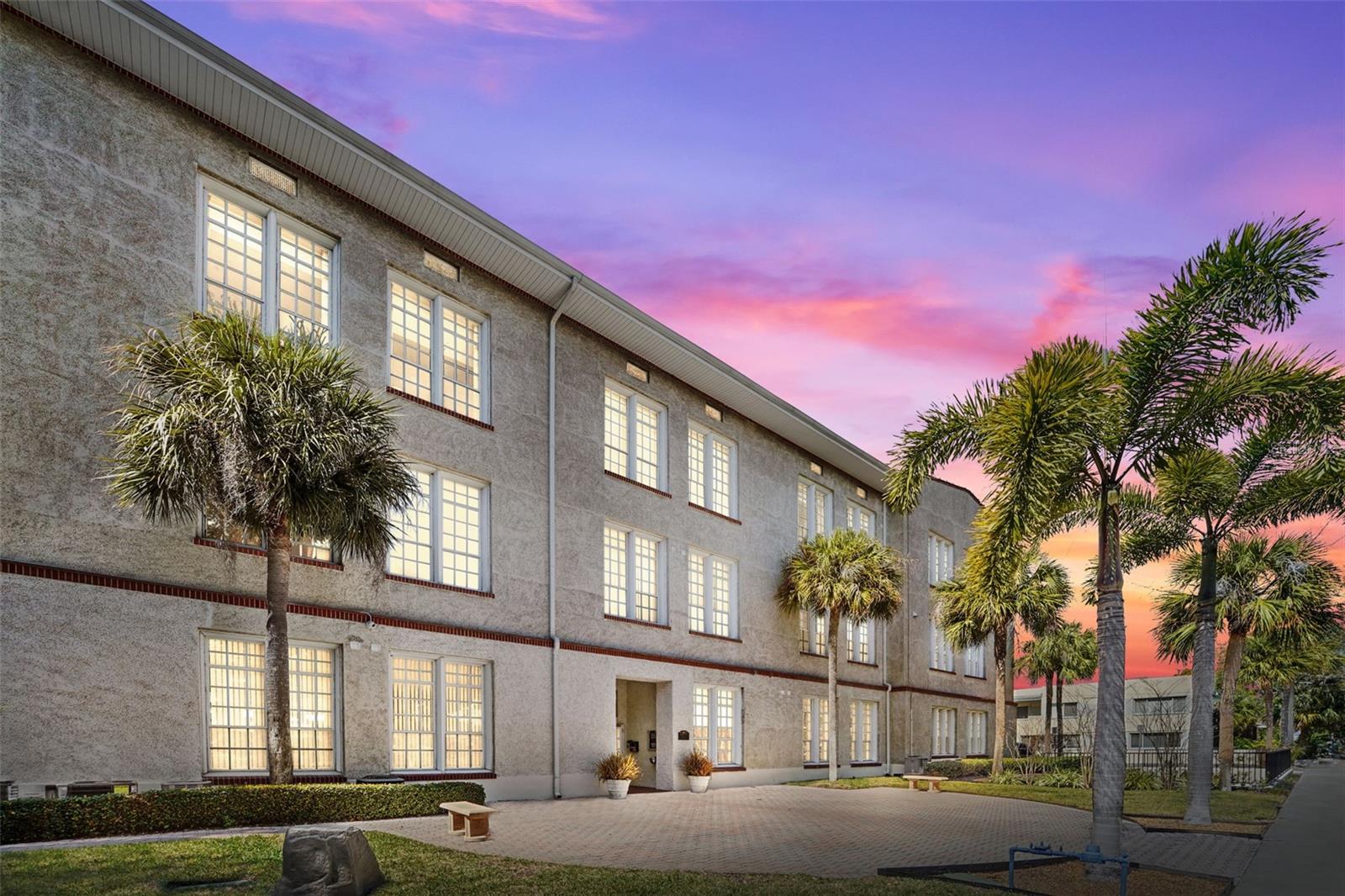 701 MIRROR LAKE CONDO - Residential Lease