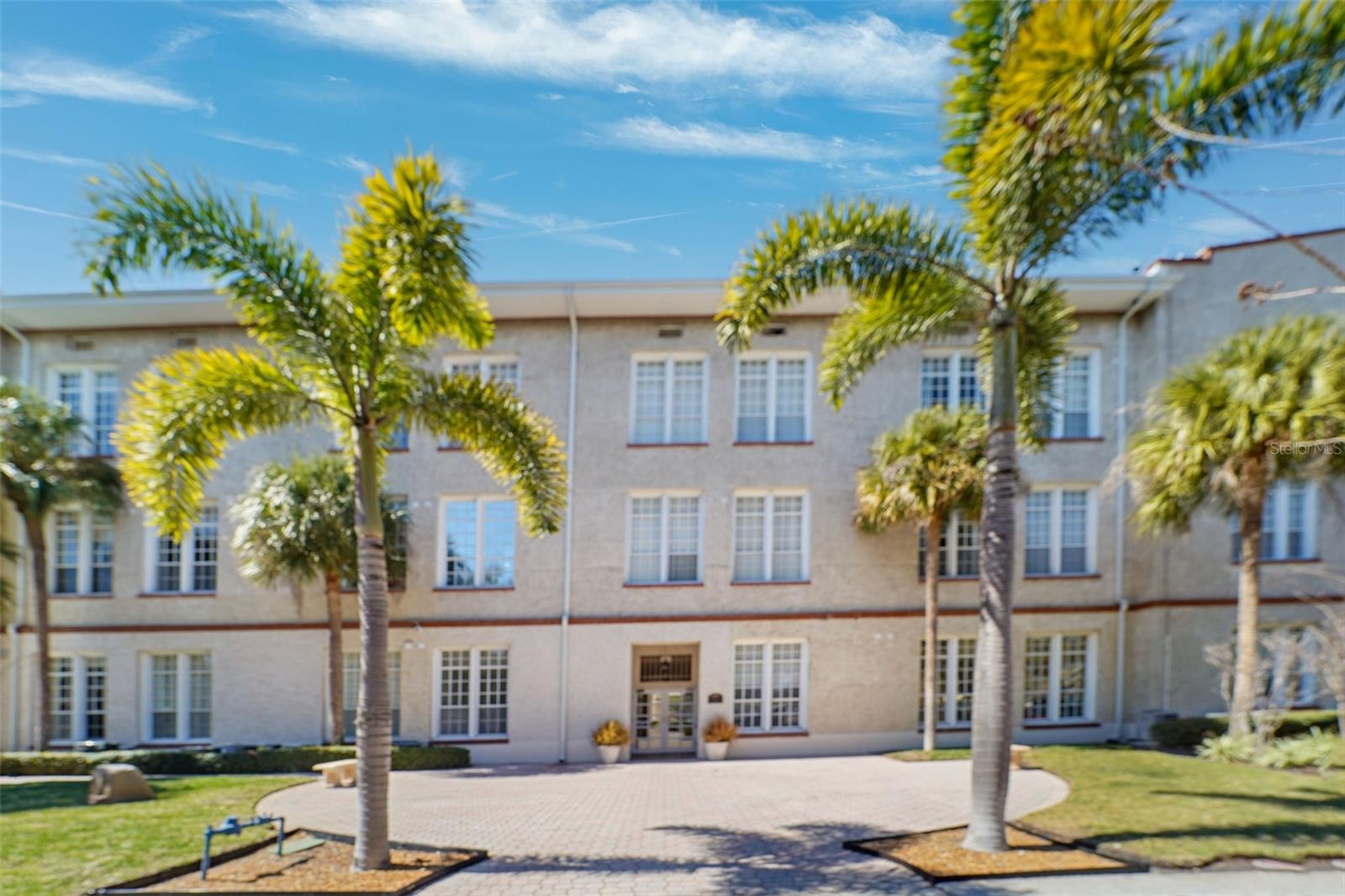 701 MIRROR LAKE CONDO - Residential Lease