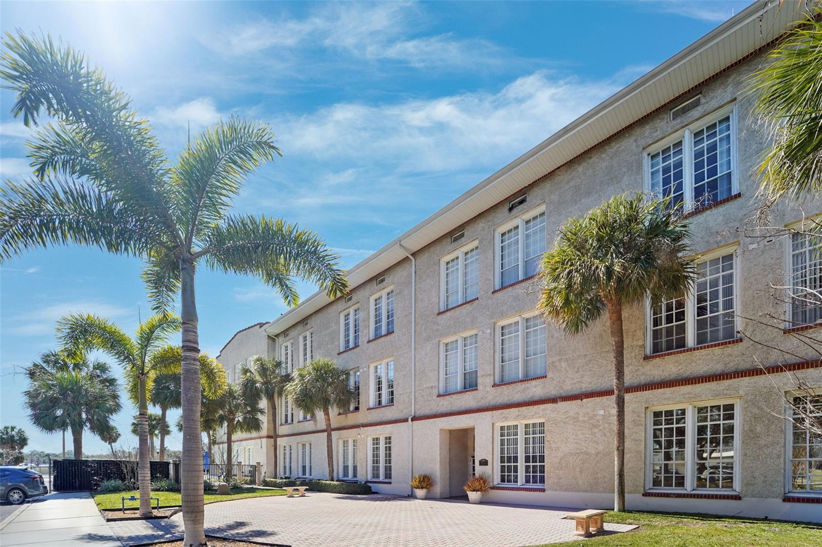 701 MIRROR LAKE CONDO - Residential Lease