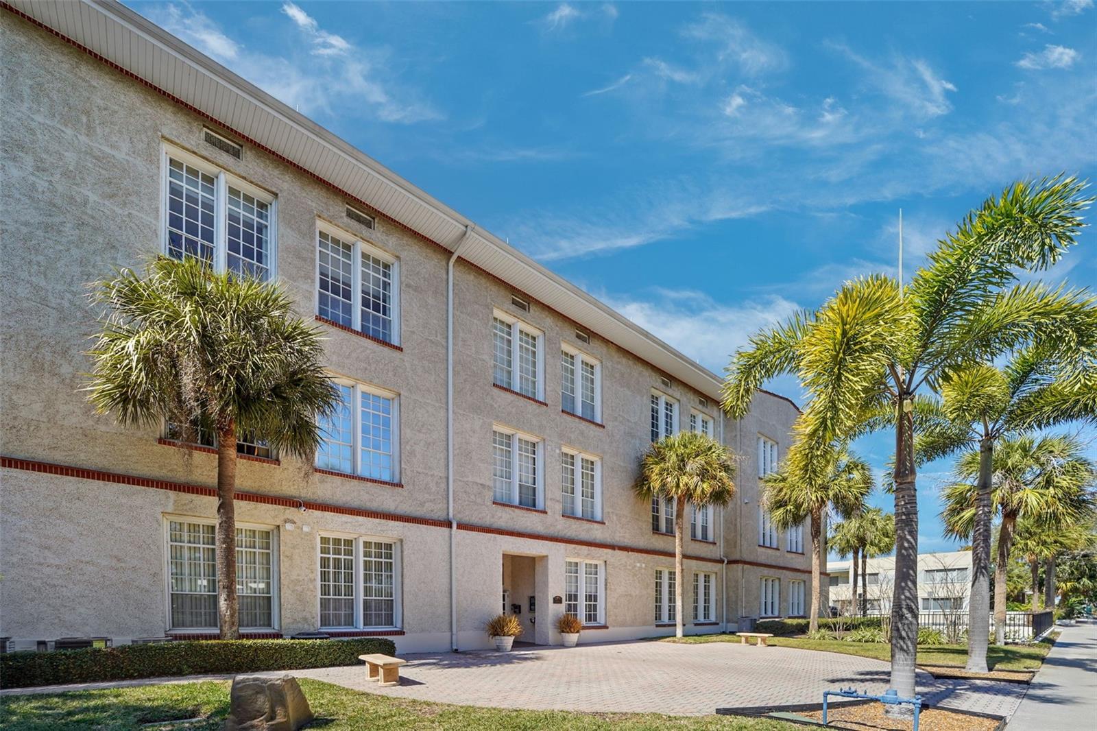 701 MIRROR LAKE CONDO - Residential Lease