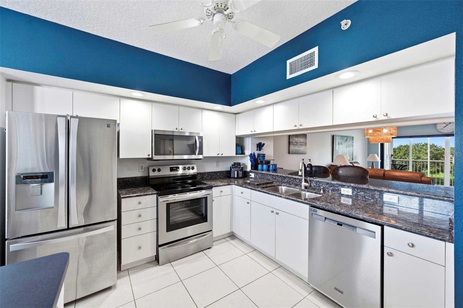 COUNTRY CLUB CONDO AT EAST BAY - Residential