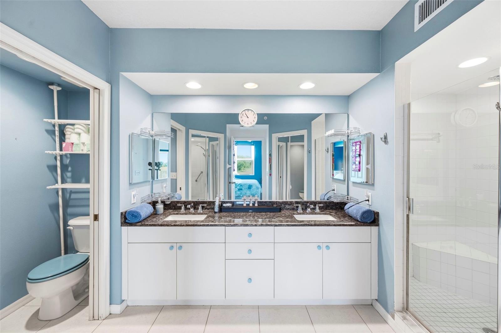 COUNTRY CLUB CONDO AT EAST BAY - Residential